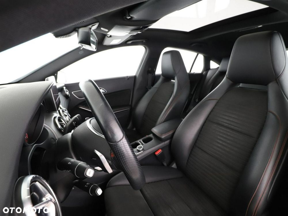 Mercedes-Benz CLA 180 7G-DCT AMG Line - 14