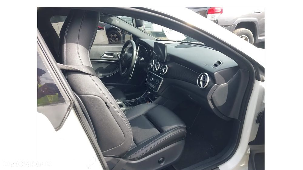 Mercedes-Benz CLA 250 4-Matic AMG Line - 10