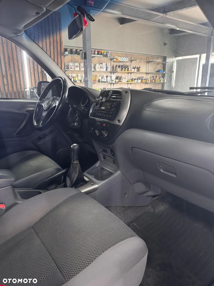 Toyota RAV4 2.0 D-4D 4x4 - 5