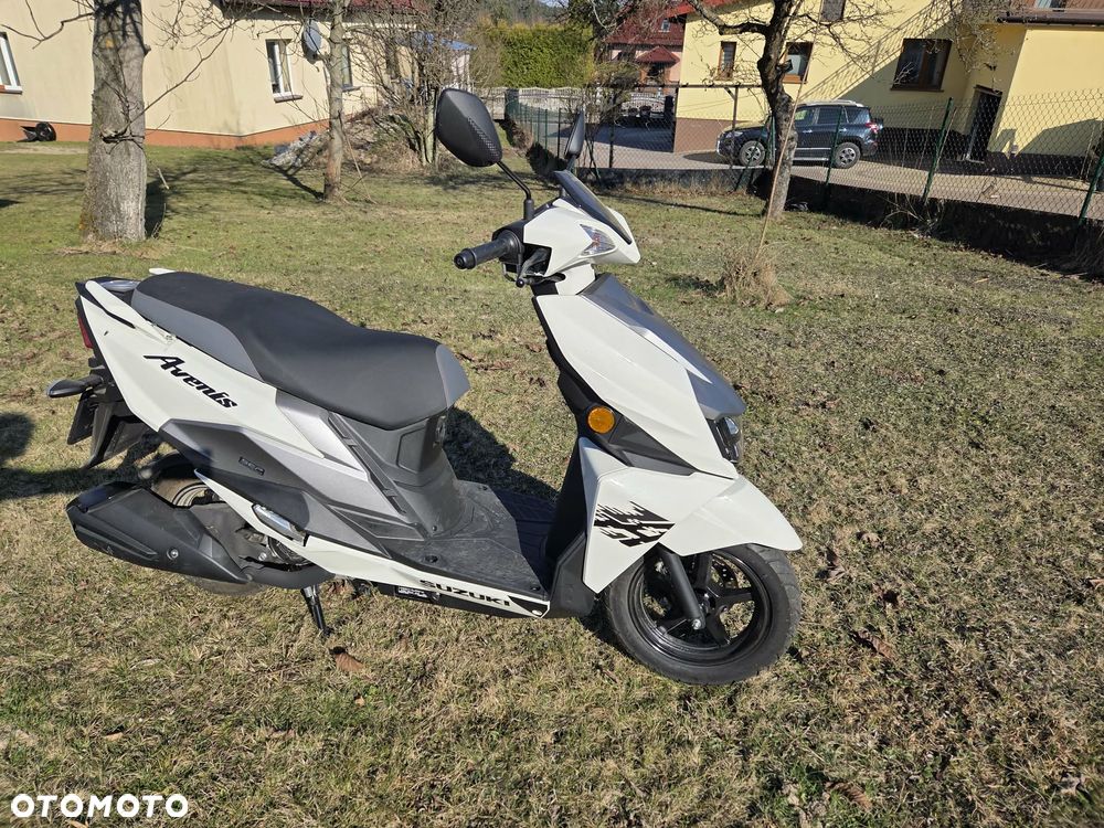 Suzuki Avenis - 3
