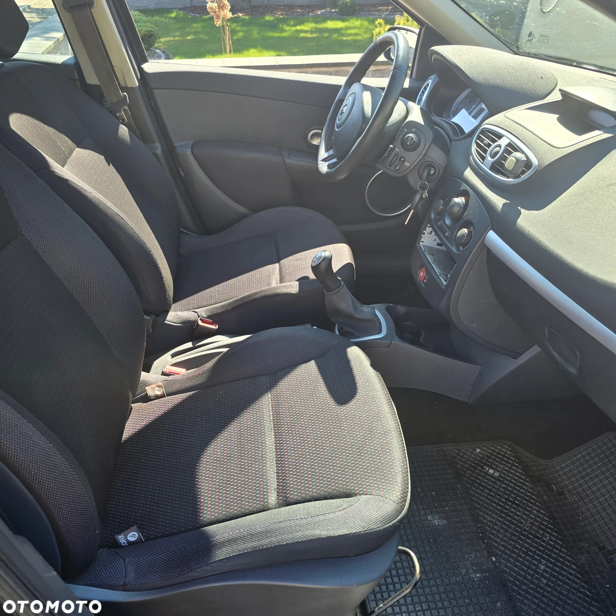 Renault Clio 1.2 16V 75 Dynamique - 12