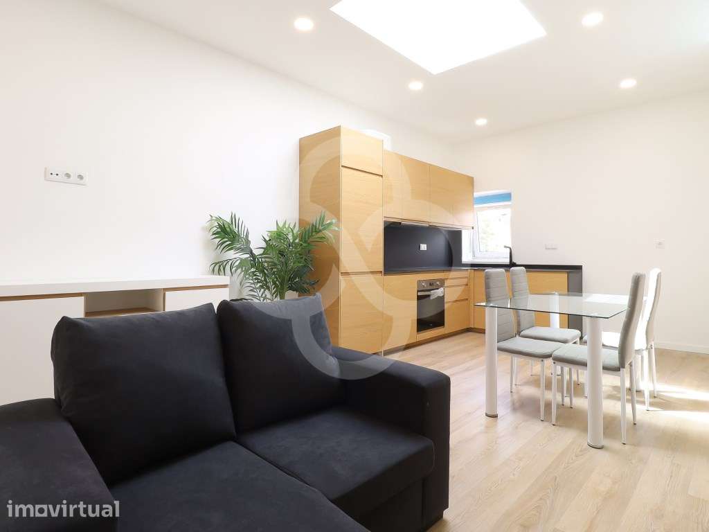Apartamento T2 renovado totalmente com muita luz natural nos Anjos ... - Grande imagem: 4/16