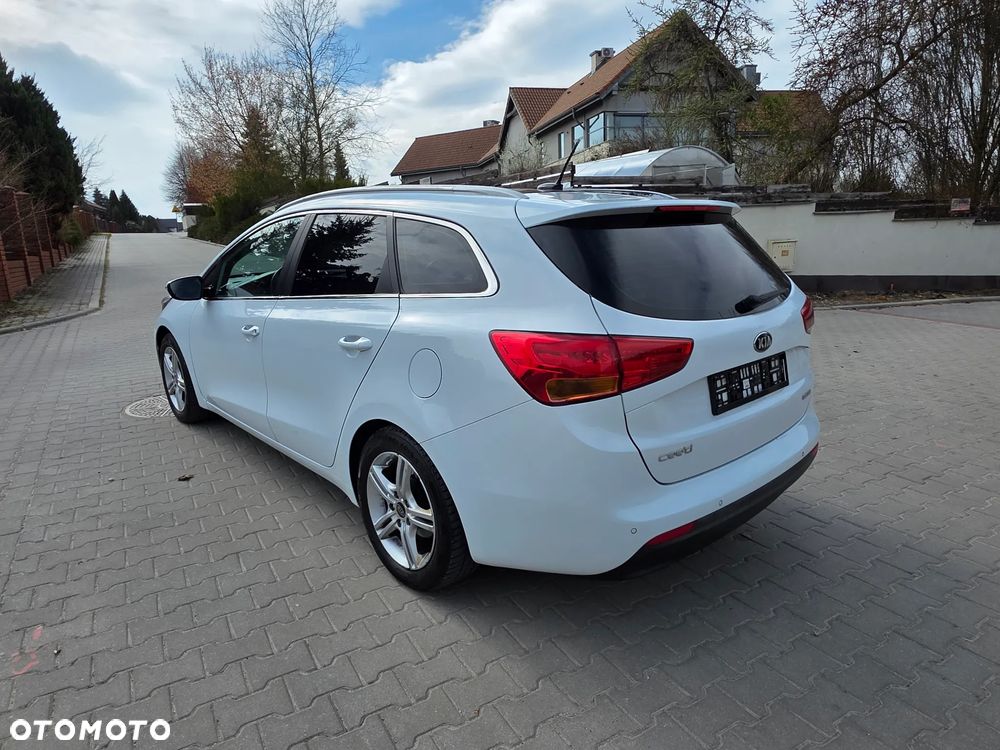 Kia Ceed 1.6 GDI Fifa World Cup Edition - 16