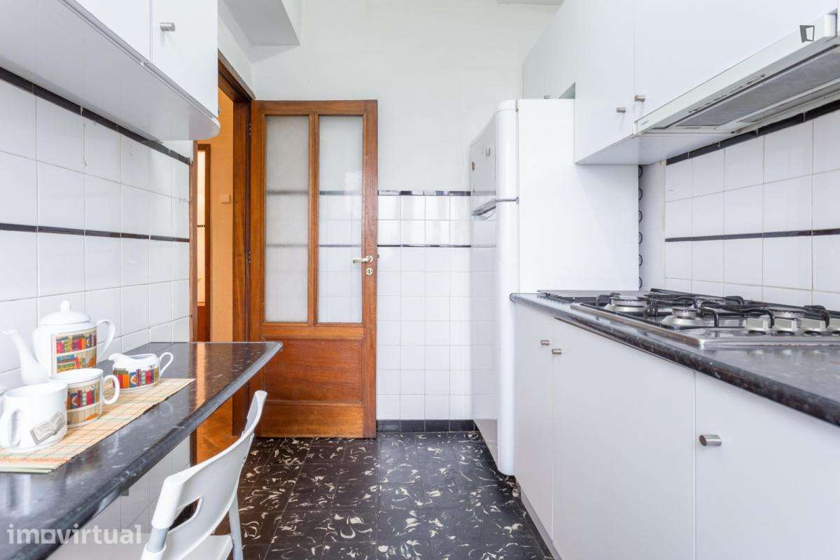 Quarto - localizado em Paranhos Porto - Grande imagem: 2/38