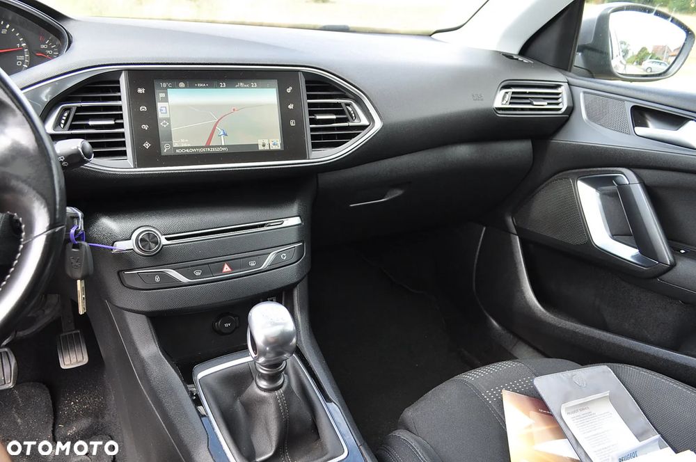 Peugeot 308 1.6 BlueHDi Allure S&S - 25