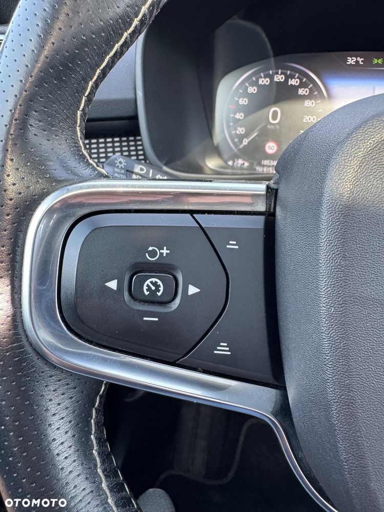 Volvo XC 40 D4 AWD R-Design - 24