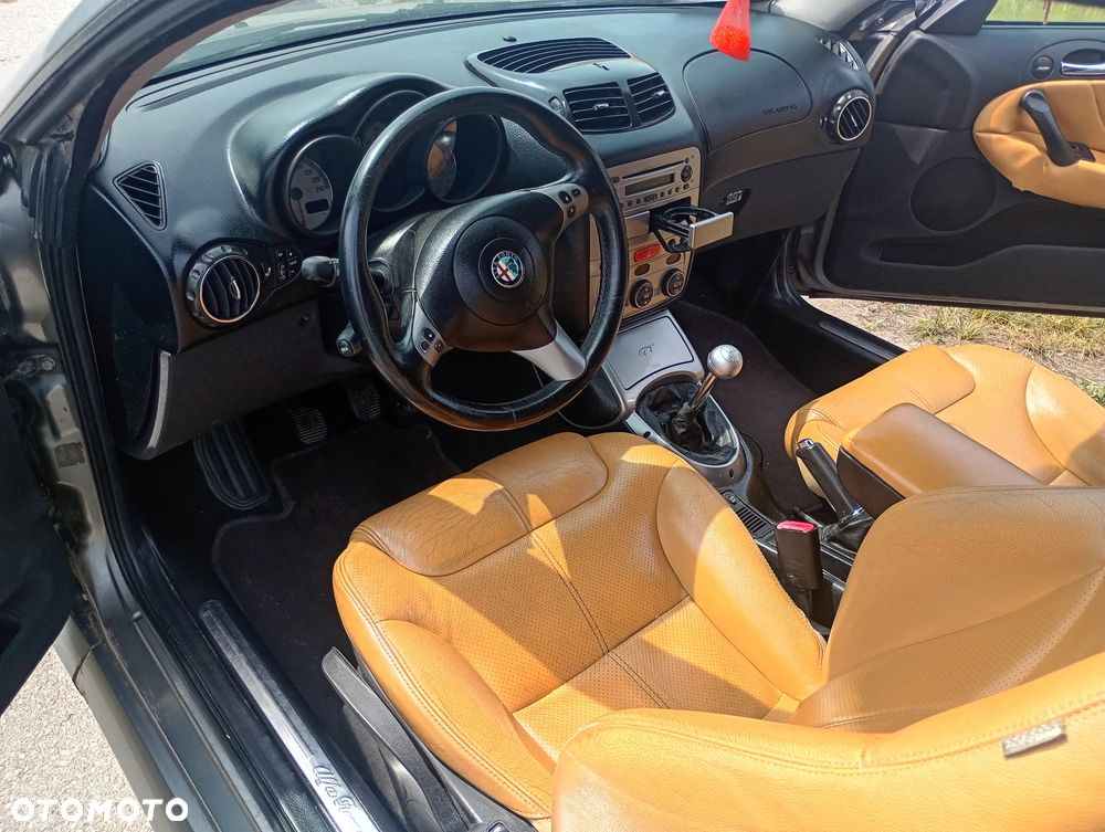 Alfa Romeo GT 2.0JTS Distinctive - 6