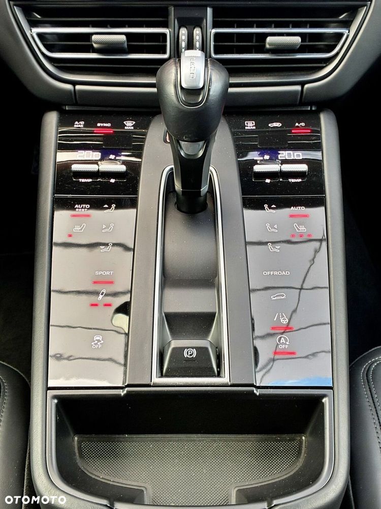 Porsche Macan - 24
