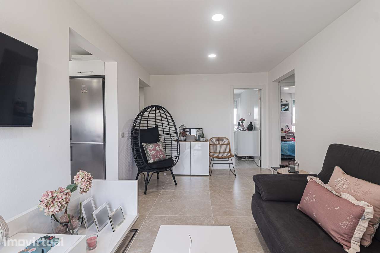 Apartamento T2 + 1 totalmente remodelado, Corroios prédio com elevador - Grande imagem: 3/34