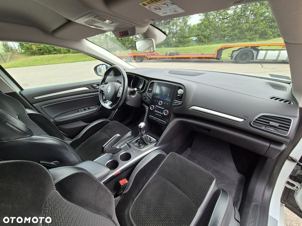 Renault Megane ENERGY TCe 130 GT LINE - 17