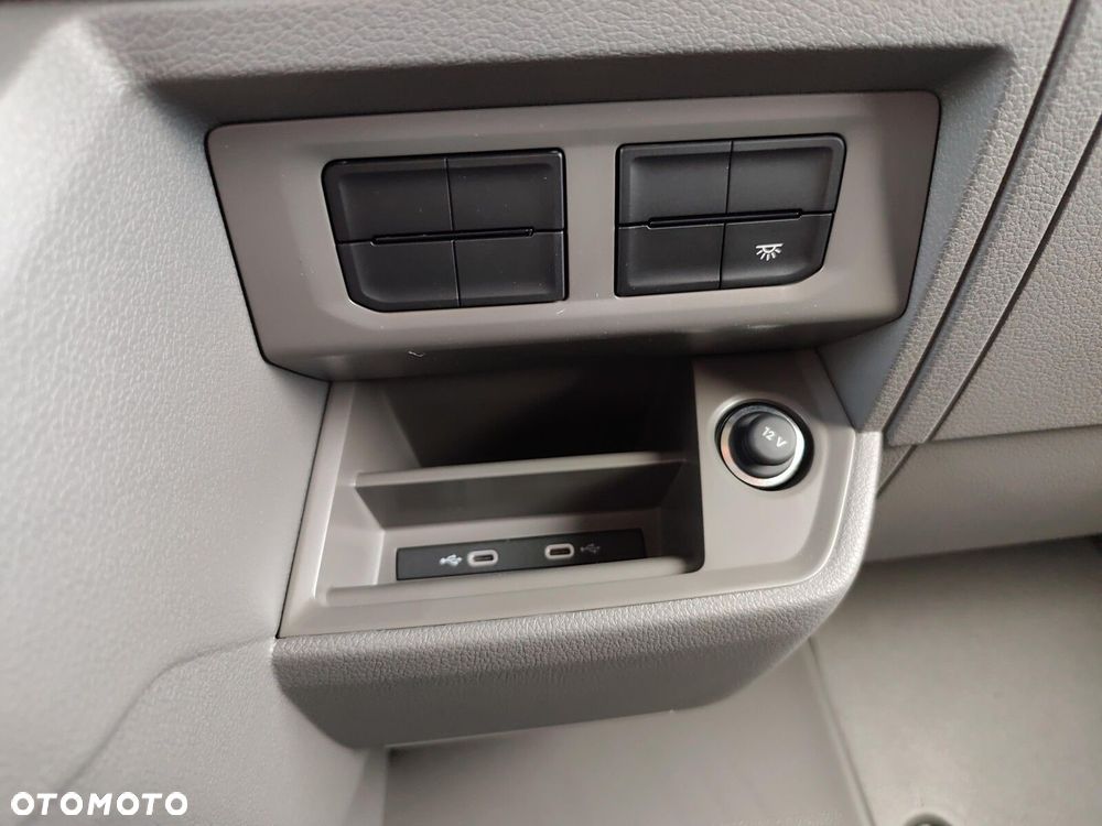 Volkswagen Crafter 35 furgon 177km Automat 3640 - 21