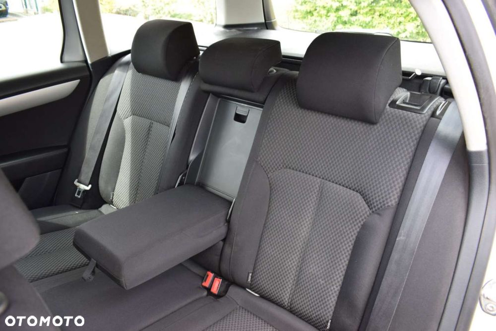 Volkswagen Passat - 21