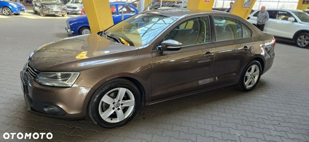 Volkswagen Jetta - 4