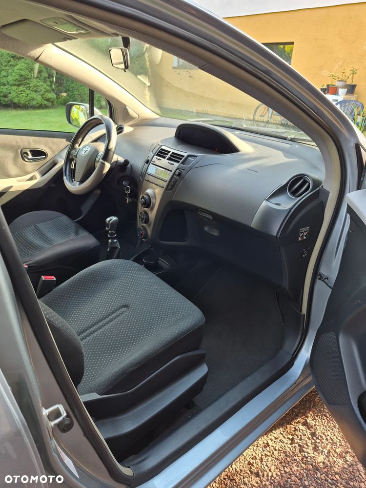 Toyota Yaris 1.4 D-4D Premium - 3
