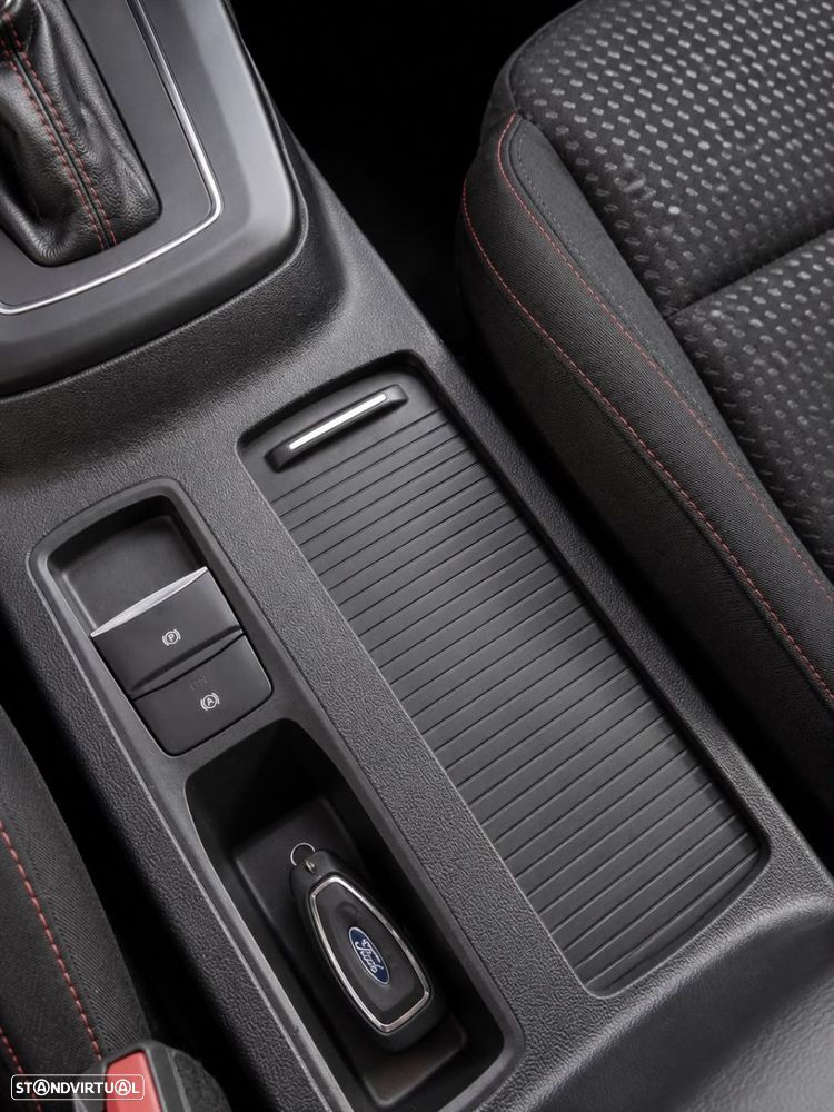 Ford Focus SW 1.0 EcoBoost MHEV ST-Line Aut. — fotografia 16