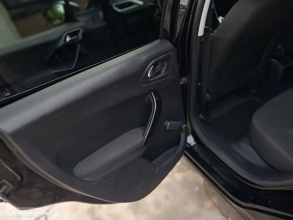 Peugeot 208 1.2 VTi SE Style - 4