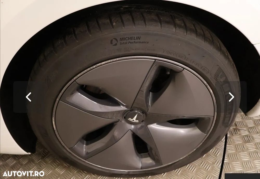Tesla Model 3 - 11
