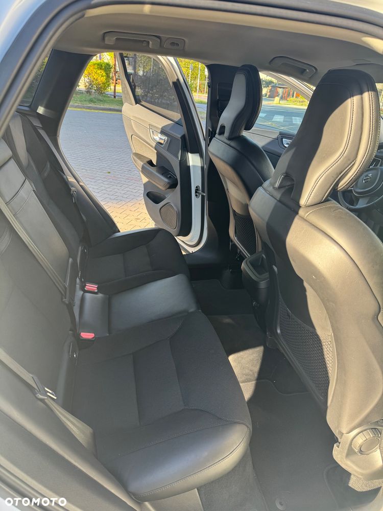 Volvo XC 60 D4 Momentum - 11