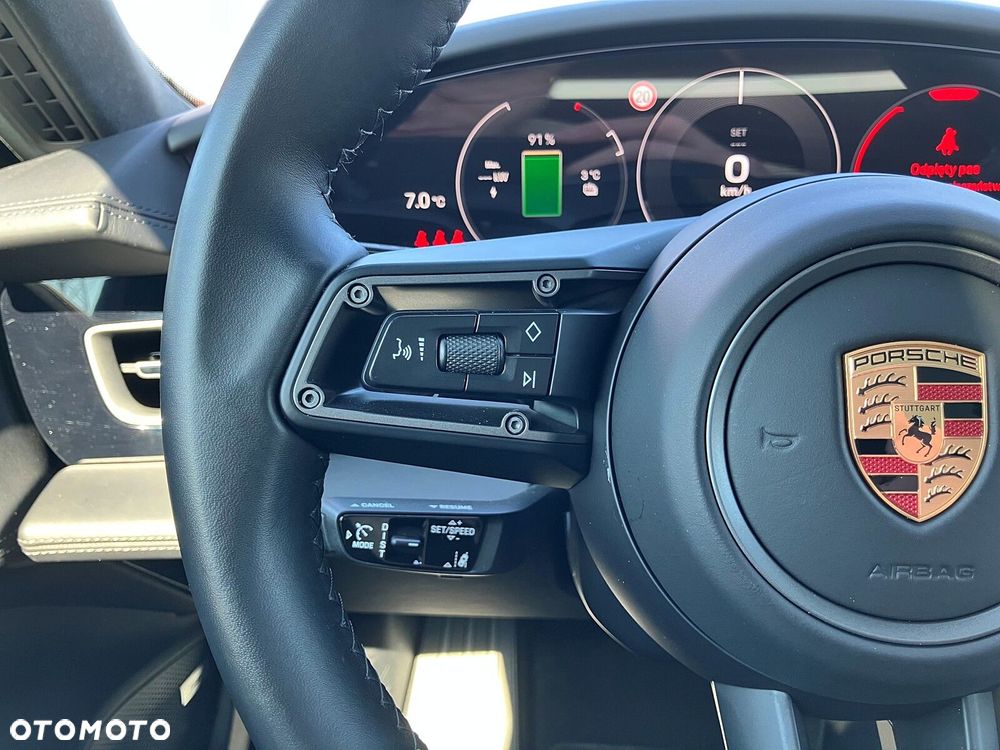 Porsche Taycan - 28