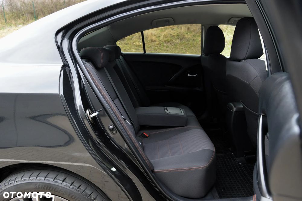 Toyota Avensis 2.0 D-4D Premium - 12