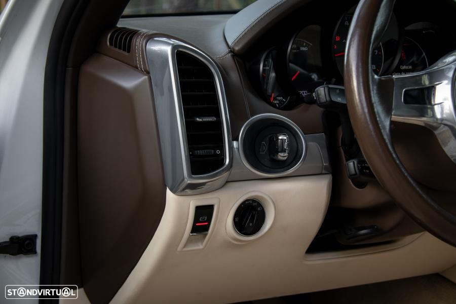Porsche Cayenne S Hybrid - 32