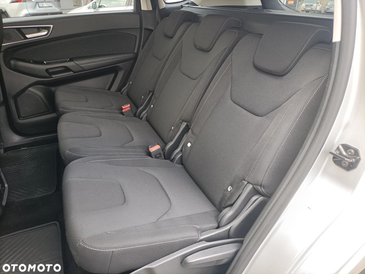 Ford S-Max - 11
