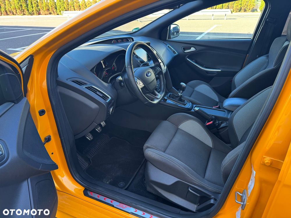 Ford Focus ST - 12