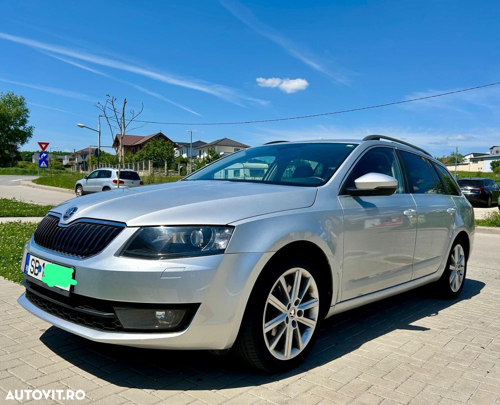 Skoda Octavia 1.6 TDI DSG Style - 2