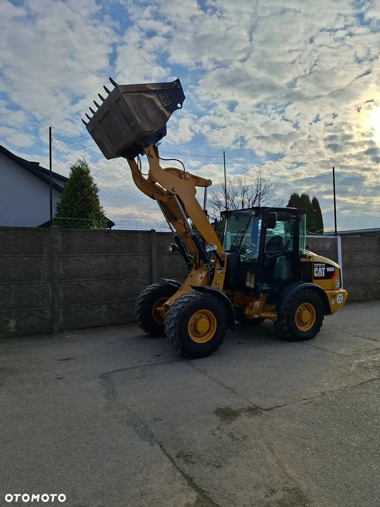 Caterpillar CAT 906 M - 15