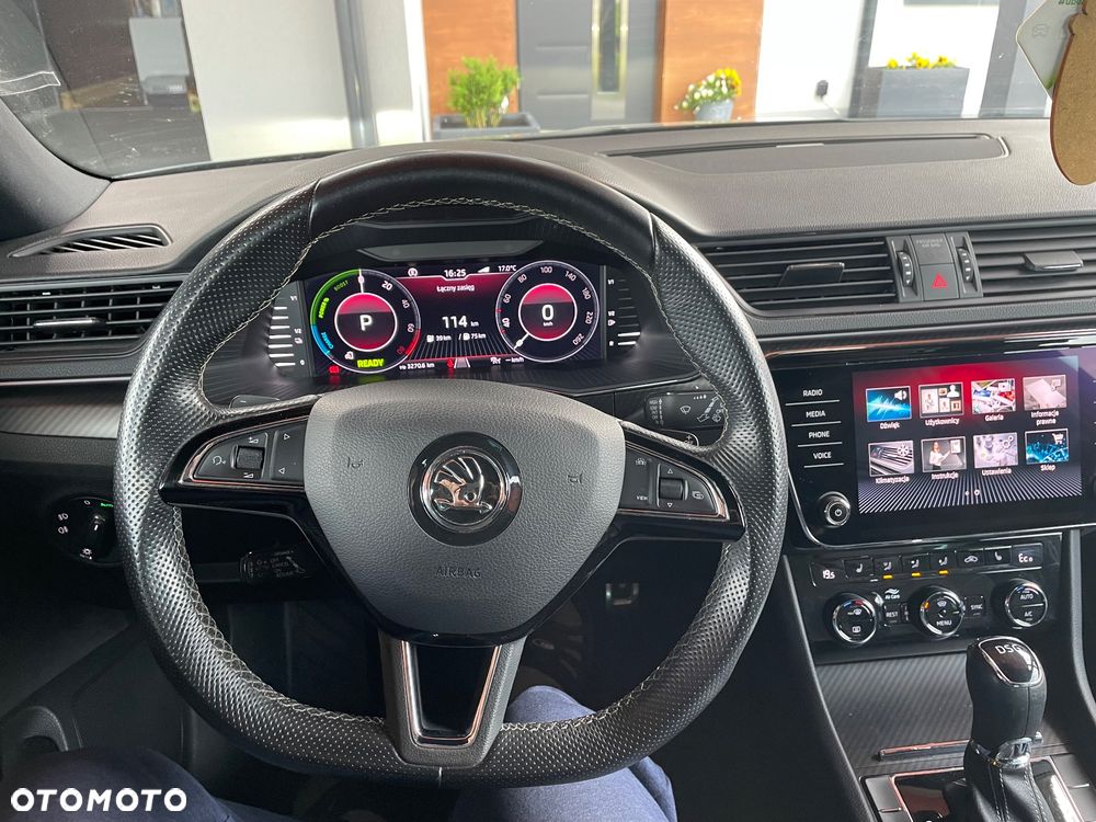 Skoda Superb ver-1-4-tsi-plug--in-hybrid-sportline-dsg - 12