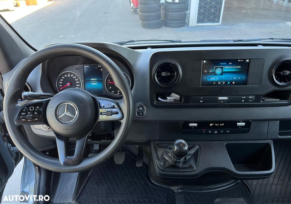Mercedes-Benz Sprinter - 13