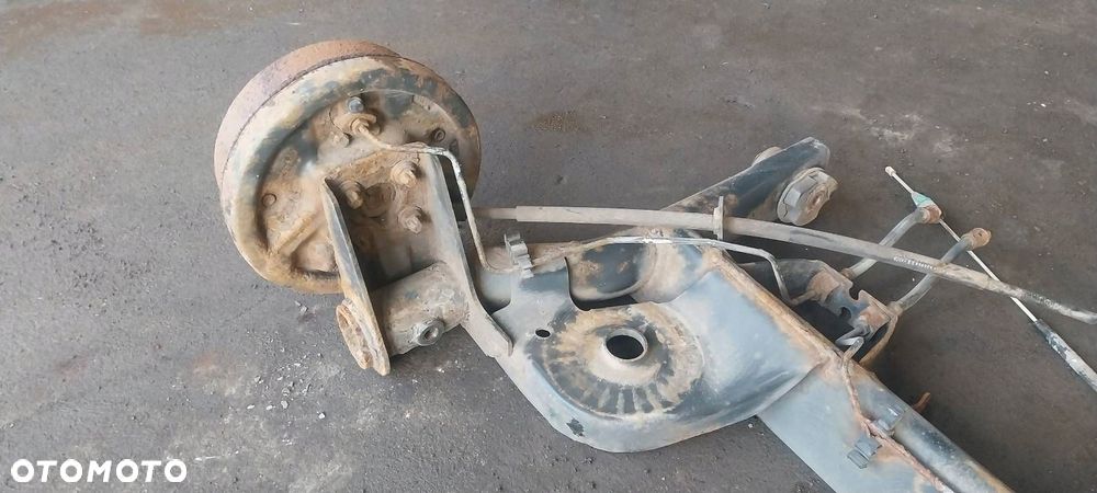 BELKA OŚ ZAWIESZENIA TYŁ BĘBNY BEZ ABS RENAULT THALIA I - 4