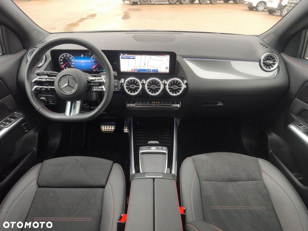 Mercedes-Benz GLA - 13