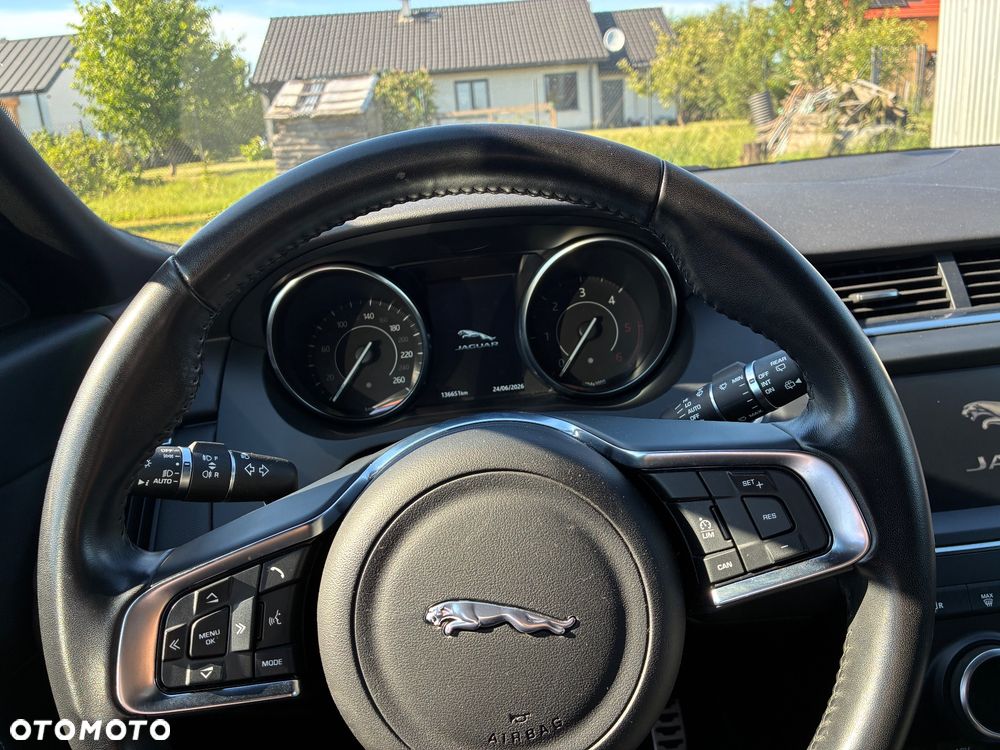 Jaguar E-Pace 2.0 i4D FWD R-Dynamic - 13