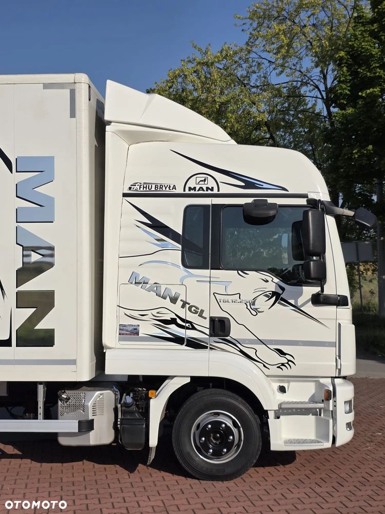 MAN TGL 12.250 / KONTENER / IZOTERMA / WINDA / 2019R / EURO 6 / PEŁEN SERWIS /  6 TON ŁADOWNOŚĆ  / SPROWADZONY / ZADBANY / JAK NOWY /  KSIĄŻKA SERWISOWA / E6 / 17 PALET - 11
