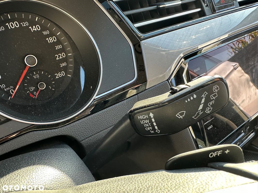 Volkswagen Passat 2.0 TDI SCR Style DSG - 23