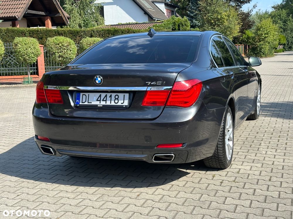 BMW Seria 7 740i - 12