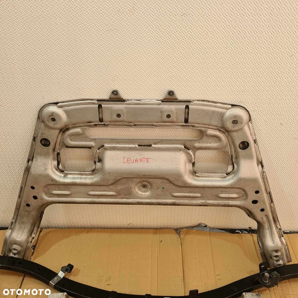 maserati levante 3.0 v6 belka sztyca dolna pod chłodnice - 3