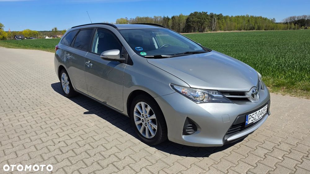 Toyota Auris 1.33 Dual-VVT-i Cool - 1