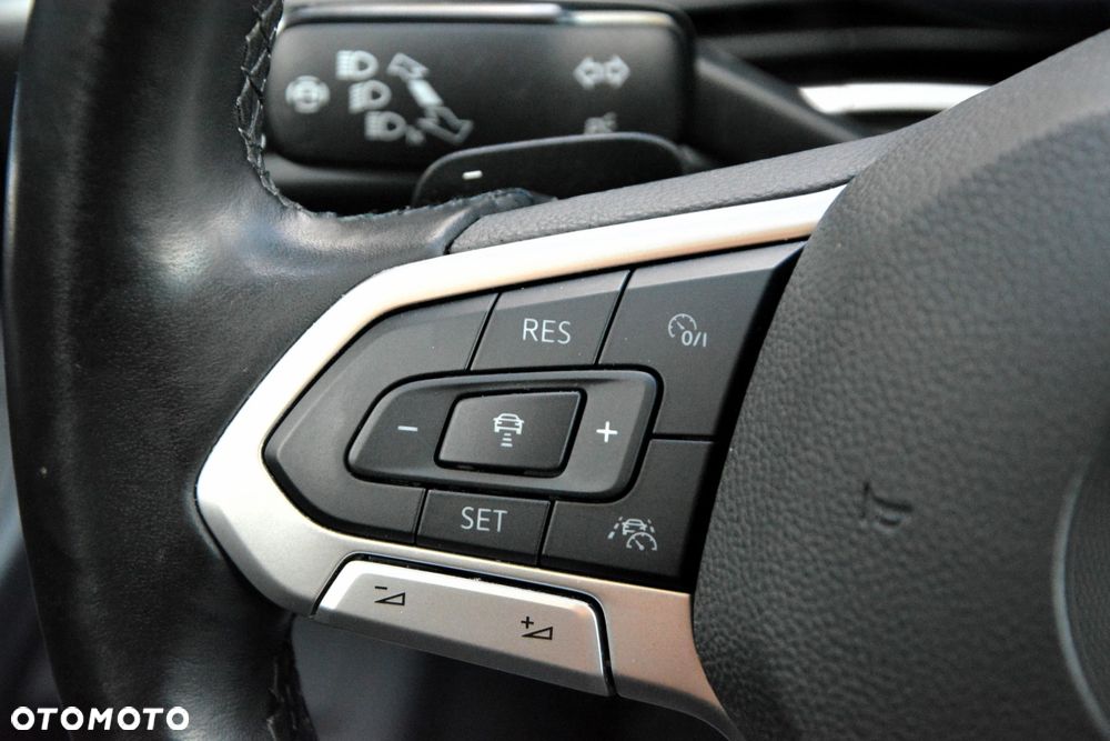 Volkswagen Golf 1.5 eTSI EVO Style DSG - 20