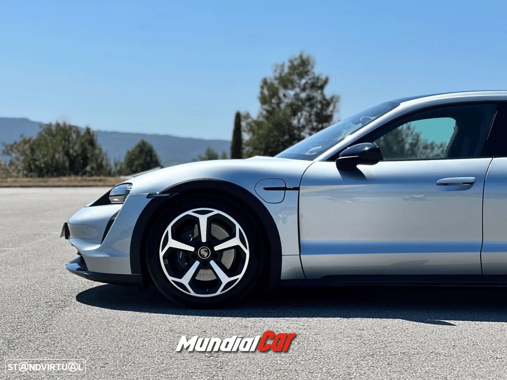 Porsche Taycan Cross Turismo 4 - 31