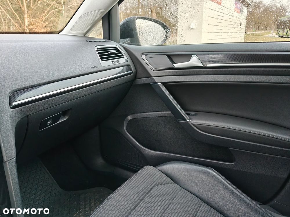 Volkswagen Golf - 8