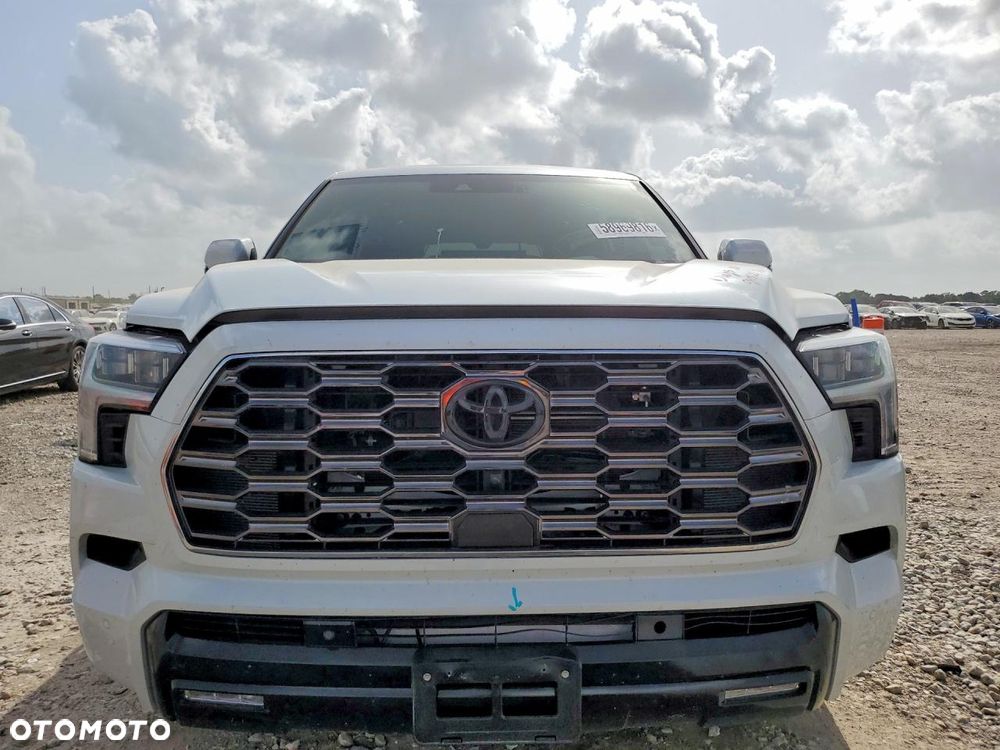 Toyota Sequoia - 5
