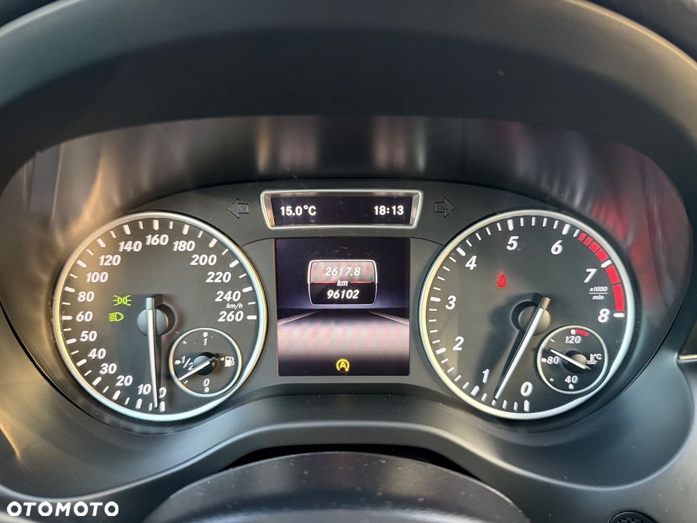 Mercedes-Benz GLA 180 Urban - 27