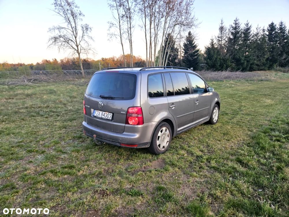Volkswagen Touran 1.9 TDI Highline - 4