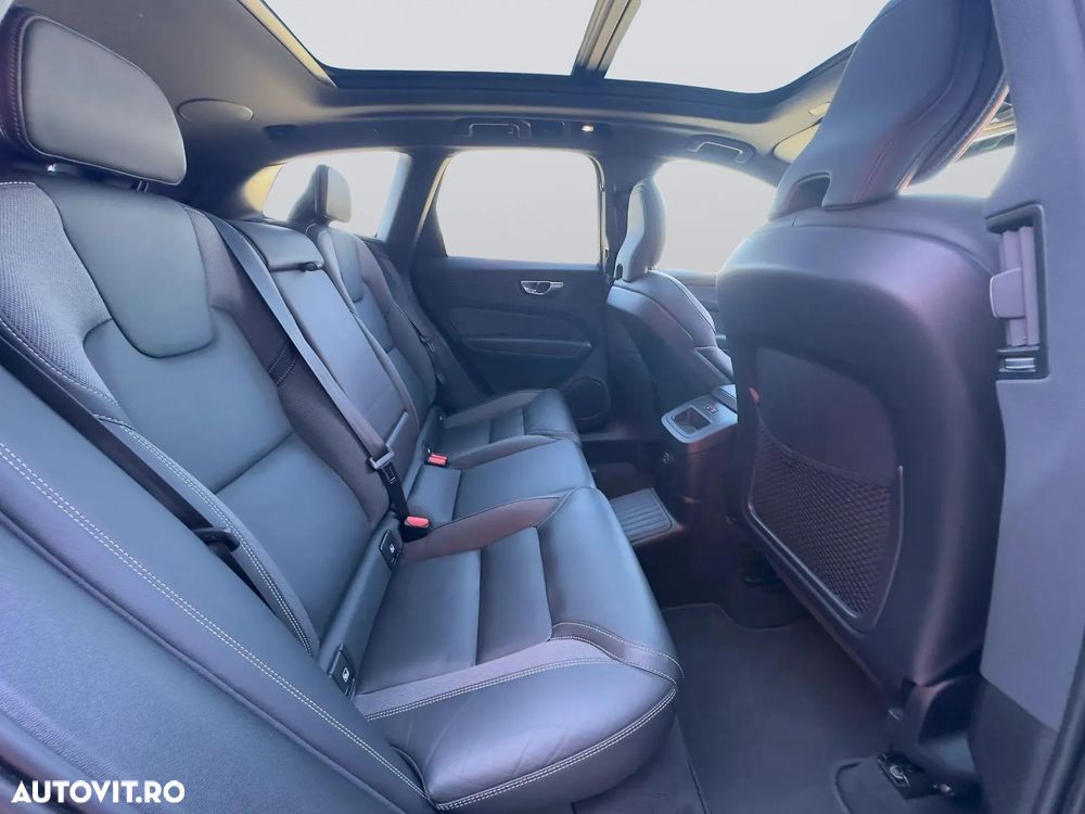 Volvo XC 60 T6 AWD Recharge Plus Dark - 17