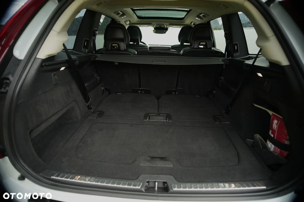 Volvo XC 90 T8 AWD Plug-In Hybrid Momentum 7os - 31