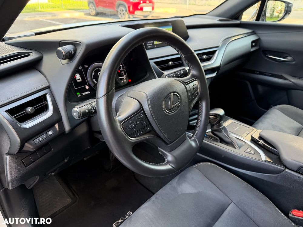 Lexus UX 250h E-FOUR Business - 13