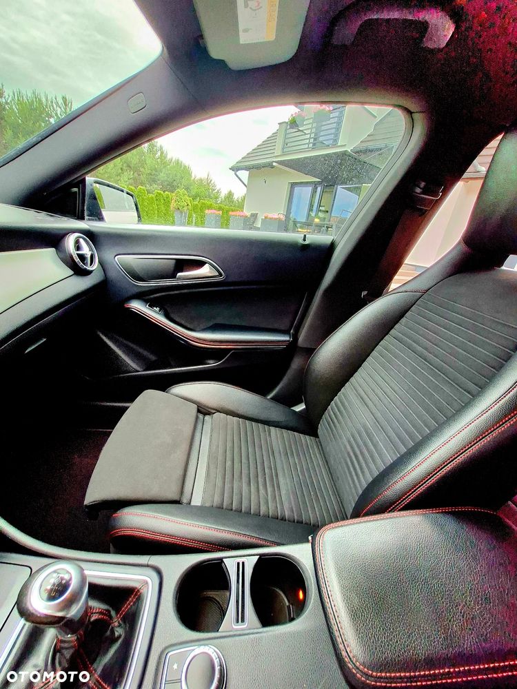 Mercedes-Benz CLA 200 Orange Art Edition - 19
