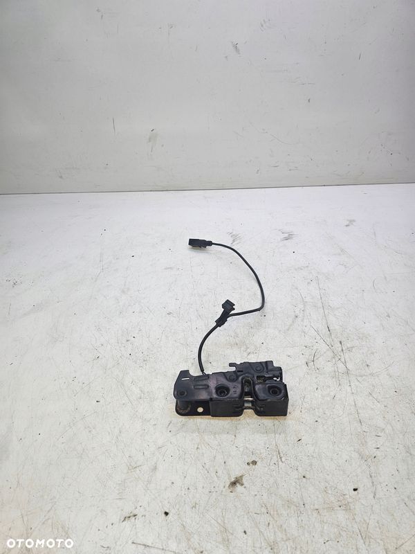 ZAMEK MASKI RYGIEL AUDI A4 B8 A5 Q5 8K0823509D